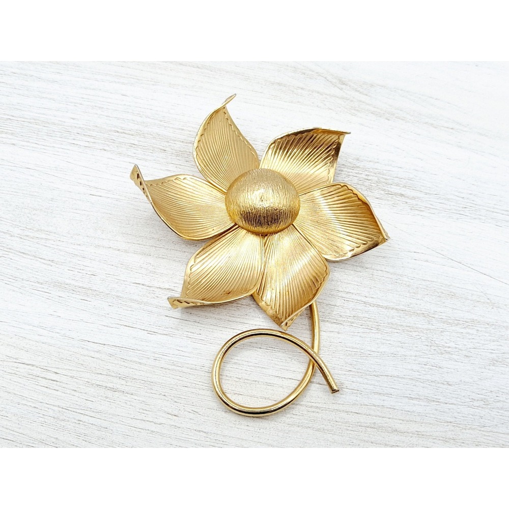 Vintage Goldtone Flower Brooch: Mid Century Textured Petals Pin